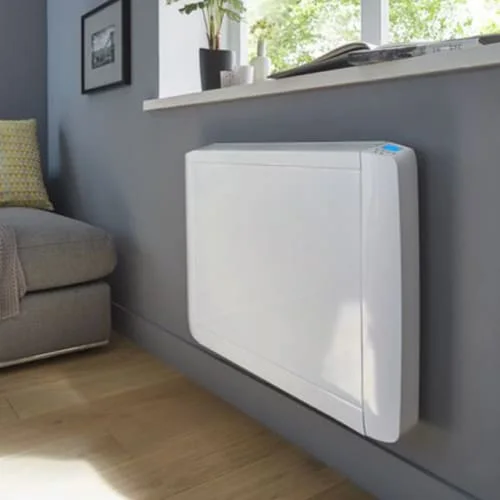 Radiateur à inertie blanc dans une pièce aux murs gris